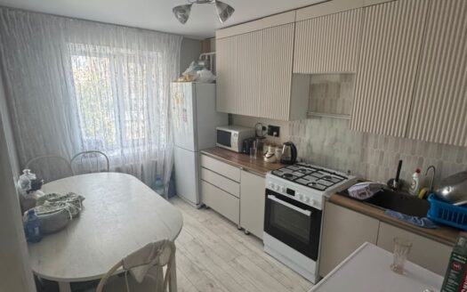 4 комн квартира мкр Центральный д. 49,5/6,1990 год, -22100000т
