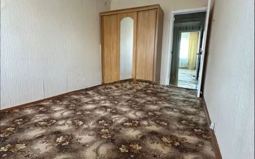 3 комн квартира Строителей 5, 4/6,1990 г- 18600000 т