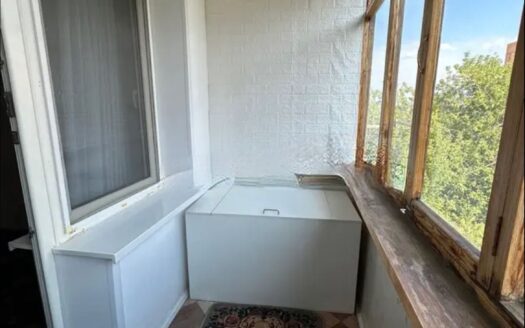 3 комн квартира Строителей 5, 4/6,1990 г- 18600000 т