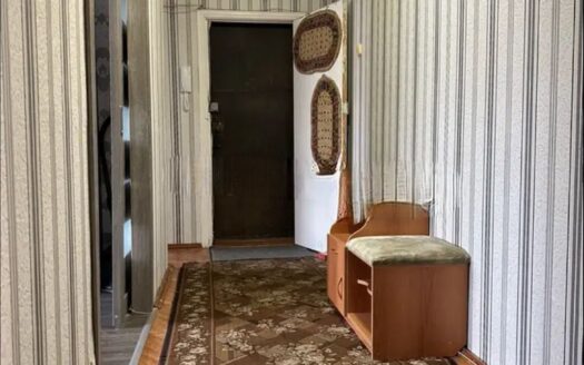 3 комн квартира Строителей 5, 4/6,1990 г- 18600000 т