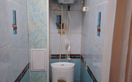 3-комнатная Центральный 47; 1/5 этаж; 61.7 кв м; 1990 года; кирпич- Цена 17500000