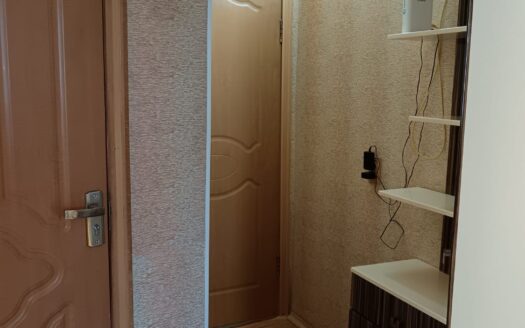 2 комн квартира мкр Юбилейный 2 , 4/5, 1972 год,40 кв.м.- 11200000