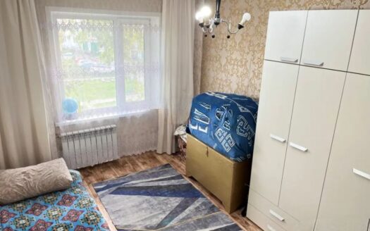 4х комнатная квартира Боровской 61, 3/5 эт, 80 квм,, 1985 гп,цена 19500 000,