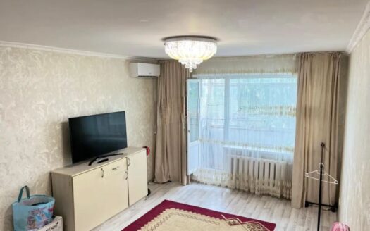 4х комнатная квартира Боровской 61, 3/5 эт, 80 квм,, 1985 гп,цена 19500 000,