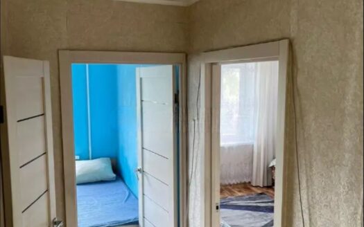 4х комнатная квартира Боровской 61, 3/5 эт, 80 квм,, 1985 гп,цена 19500 000,