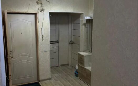 4х комнатная квартира Боровской 61, 3/5 эт, 80 квм,, 1985 гп,цена 19500 000,