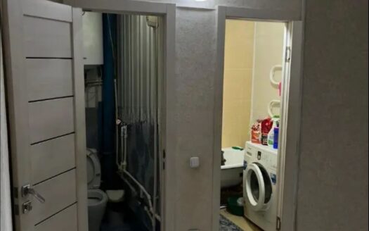 4х комнатная квартира Боровской 61, 3/5 эт, 80 квм,, 1985 гп,цена 19500 000,