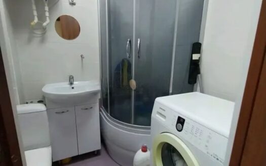 1-ком Ауэзова 182, 4/5 эт; 30 кв м; 1979 г;-11000000 т