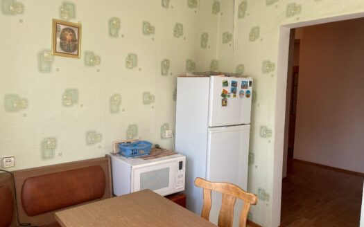 3хк. Назарбаева 76. 3/5эт. 1973гп, 80 кв.м,- 25600000