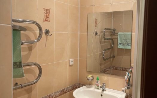 3хк. Назарбаева 76. 3/5эт. 1973гп, 80 кв.м,- 25600000