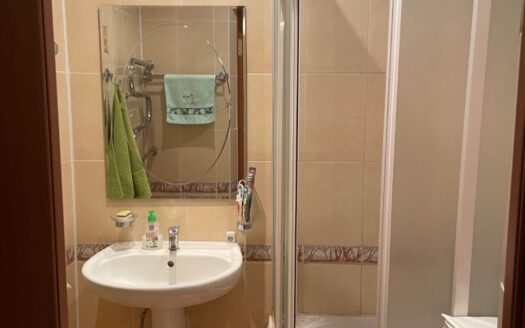 3хк. Назарбаева 76. 3/5эт. 1973гп, 80 кв.м,- 25600000