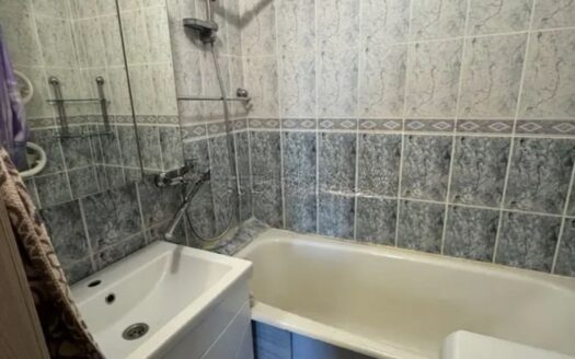 3-ком Абая 135 7/12, 61 кв м, 1980г, монолитный, -18600000 т