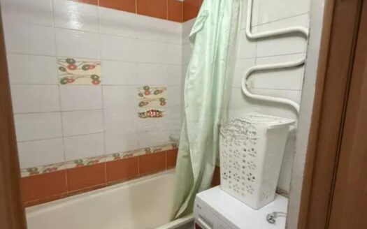 1-ком Ауэзова 180 6/9 эт, 40 кв м, 1997 г,-14100000 т