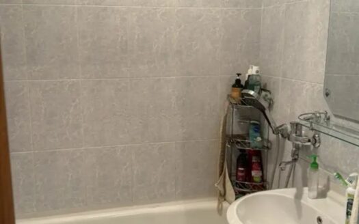 3-ком Кудайбердиева 35 2/5 эт, 65,7 кв м, 1991 г,- 20600000 т