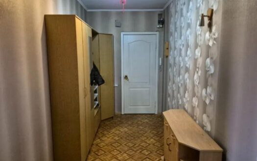 3-ком Кенесары 25 4/6 , 78,6 кв м, 1988 г-23600000 торг