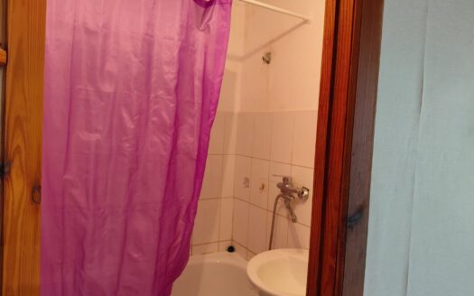 2-ком Назарбаева 11А, 9/9, примерно 52 кв м, 2006 г-15600000 т