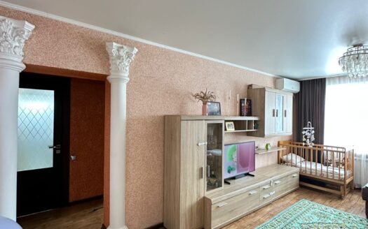 2-ком Кудайбердиева 72 3/5, 50 кв м, 1981 г- 18600000 т