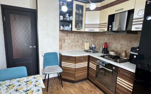 2-ком Кудайбердиева 72 3/5, 50 кв м, 1981 г- 18600000 т