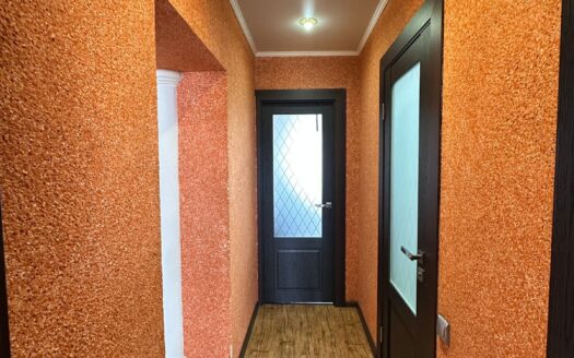 2-ком Кудайбердиева 72 3/5, 50 кв м, 1981 г- 18600000 т