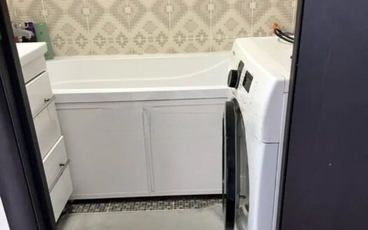 3х ком квартира , центральный 59, лифт, 9/9, 68 квм, сухая крыша, 1990 гп, -18600000 т