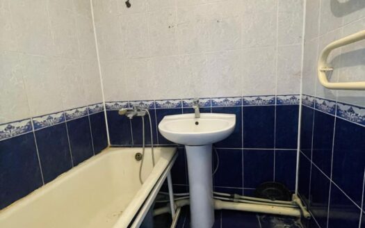 2 х комнатная Абая 48 45кв.м 1983 год Кирпич 5/5 этаж -13.100.000